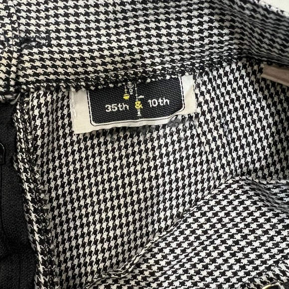 Chic Houndstooth Mini Skirt with Buckle Accents - Picture 3 of 7